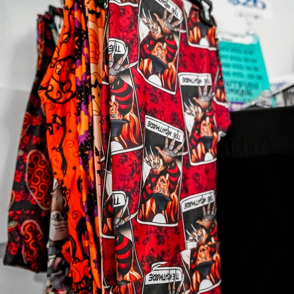 Freddy Tarot (Semi-Exclusive) - High-quality Handcrafted Vibrant Leggings - Picture 3 of 3